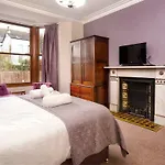 Highfield House آمبيلسايد
