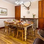 Highfield House بيت للعطل *