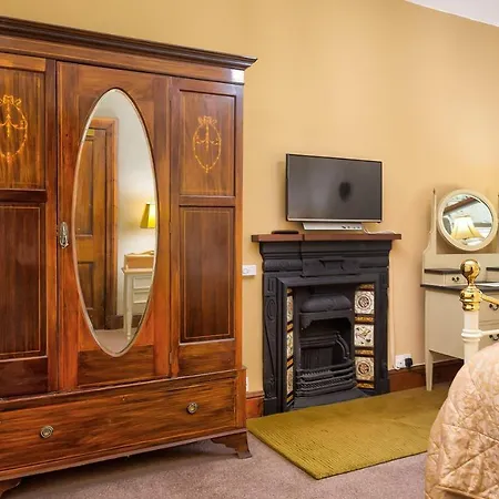 Highfield House آمبيلسايد